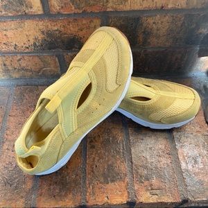 Easy spirit yellow sneakers